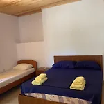 Nik Apartments